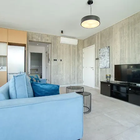 Avenue 201 2 Bed * Πάφος