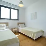 Avenue 201 2 Bed Apartment *